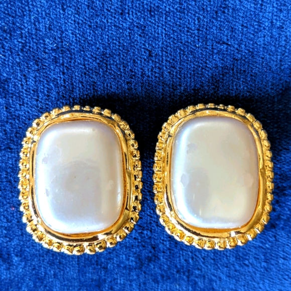 CHANEL Jewelry - CHANEL EARRINGS